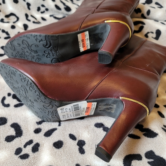 Booties never worn! - Picture 5 of 5